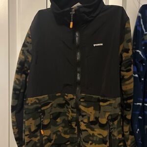 2 light pullover warm big boys size 10-11camo and Blue Patterned Fleece Jackets
